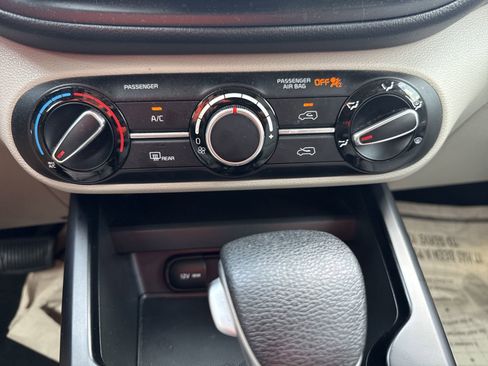 Used 2023 Kia Soul LX FWD image 16