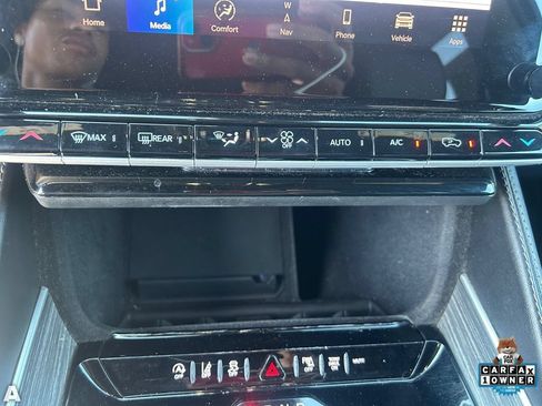 Used 2024 Jeep Wagoneer Series II w/ Flexible Seating Group RWD image 25
