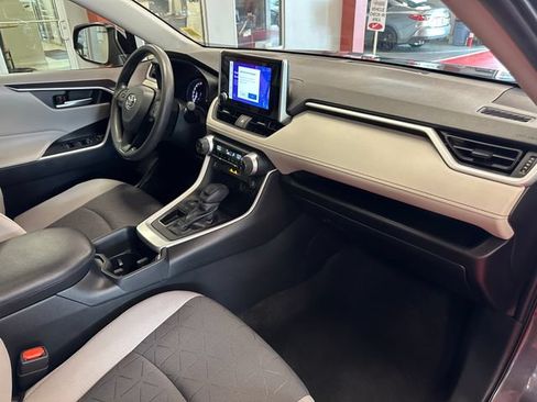 Used 2023 Toyota RAV4 XLE w/ Convenience Package FWD image 17