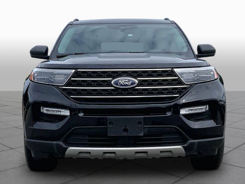 Used 2023 Ford Explorer XLT w/ Equipment Group 202A AWD/4WD image 4