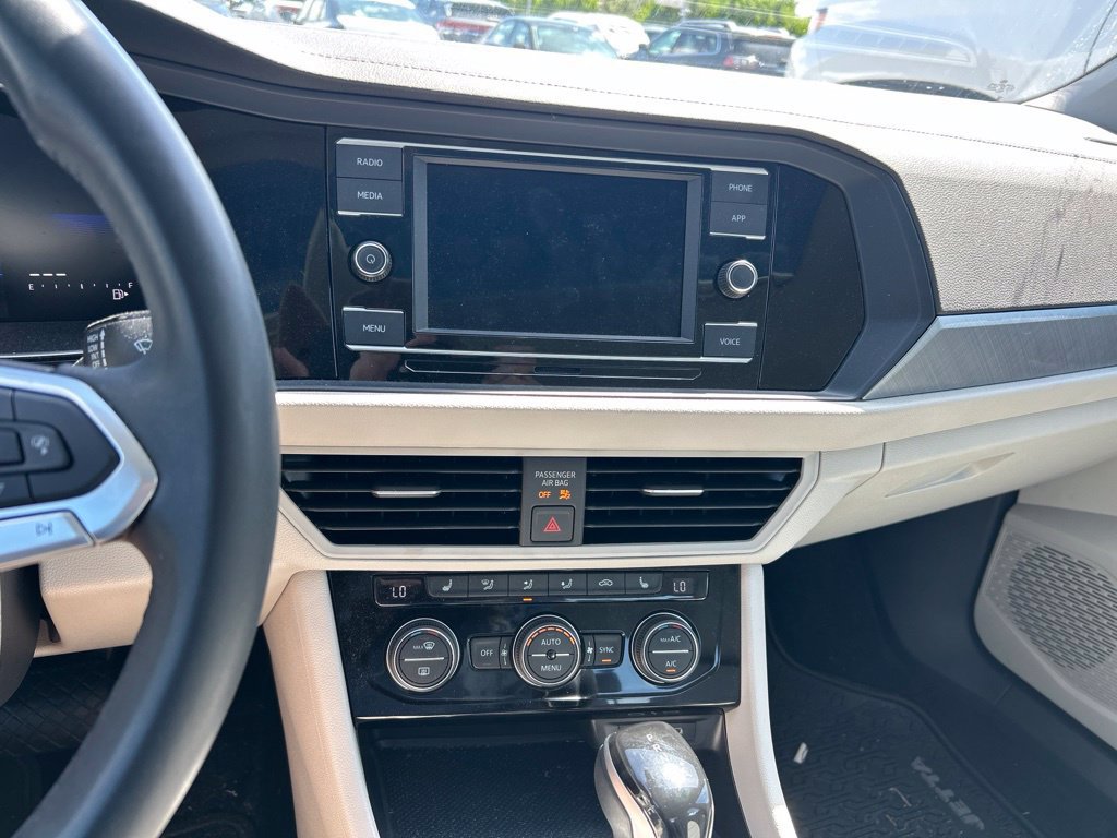 Used 2024 Volkswagen Jetta SE w/ Panoramic Sunroof Package FWD image 32