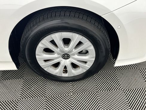 Used 2021 Toyota Prius XLE image 11