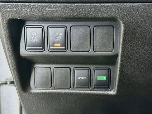 Used 2017 Nissan Rogue SV FWD image 27