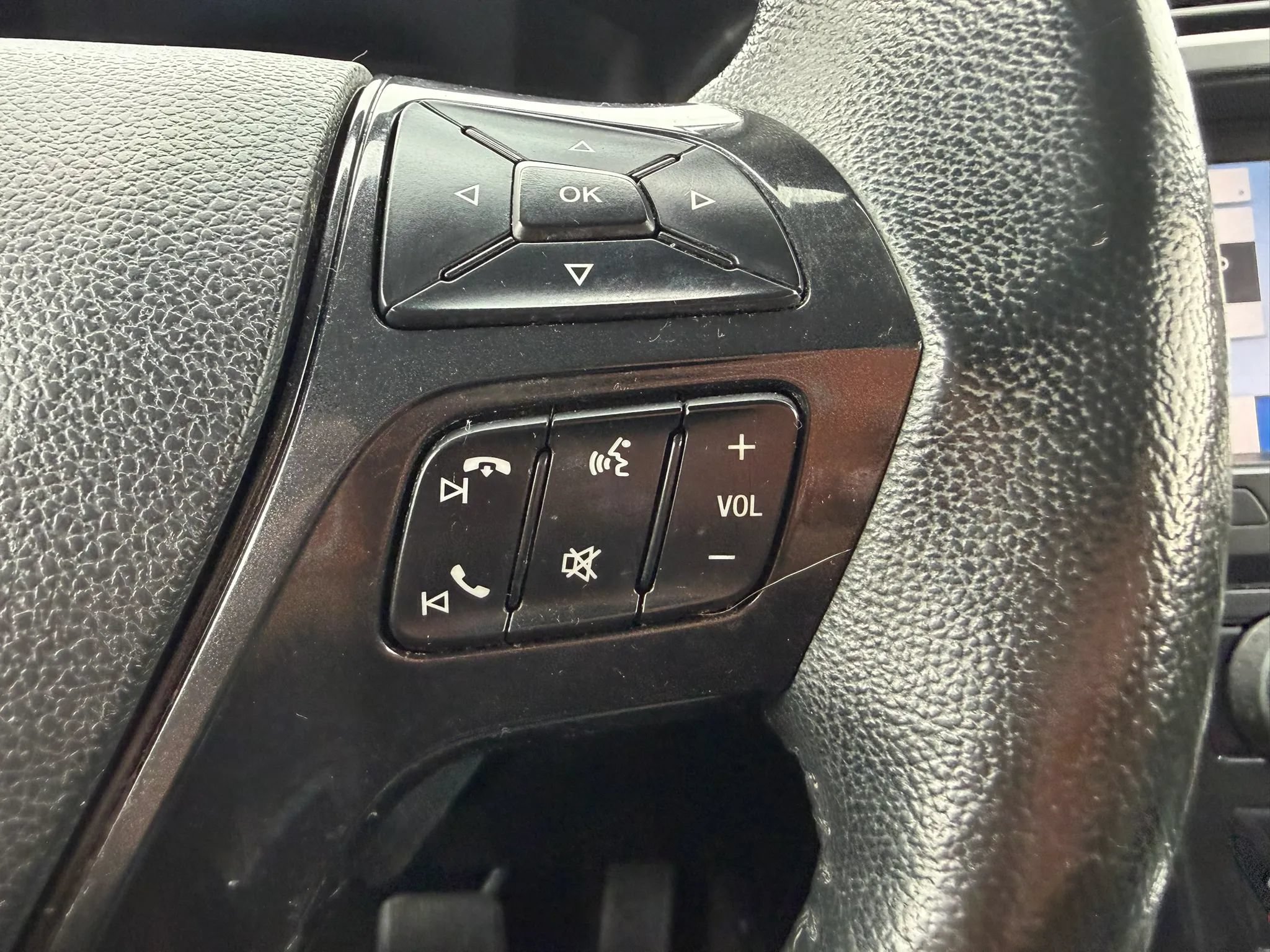 Used 2017 Ford Explorer XLT w/ Equipment Group 202A AWD/4WD image 15