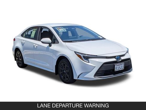 Used 2024 Toyota Corolla LE FWD image 2