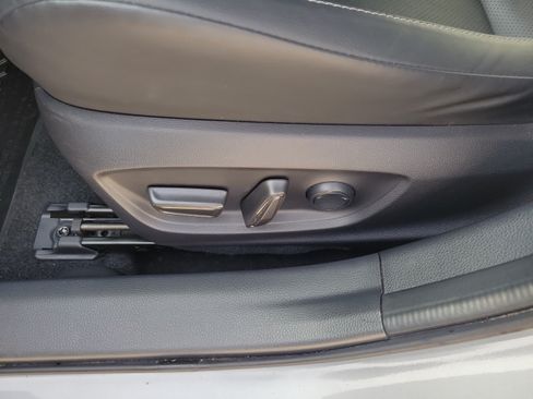 Used 2023 Toyota Prius XLE FWD image 10