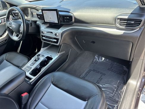 Used 2023 Ford Explorer XLT w/ Equipment Group 202A RWD image 13