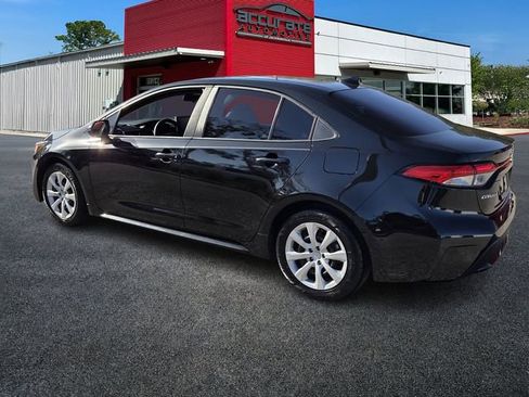 Used 2020 Toyota Corolla LE image 3