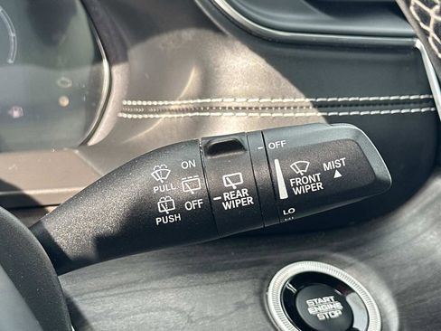 Used 2022 Jeep Grand Cherokee Overland w/ Luxury Tech Group IV image 19