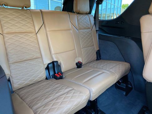 Used 2021 Cadillac Escalade Premium Luxury image 26