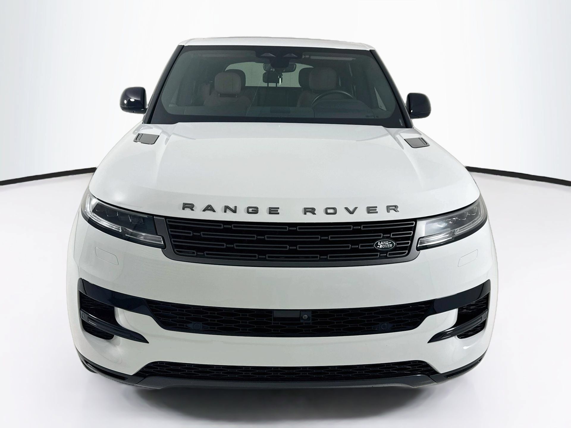 Used 2024 Land Rover Range Rover Sport SE AWD/4WD image 2