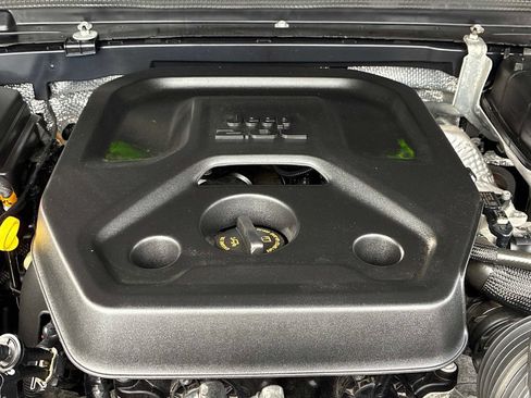 Used 2024 Jeep Wrangler Unlimited Sahara w/ Technology Group AWD/4WD image 21