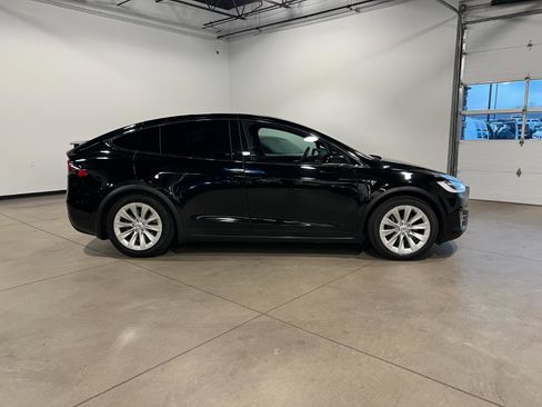 Used 2018 Tesla Model X 75D image 2