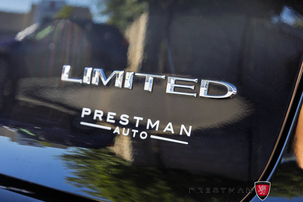Used 2026 Chrysler Pacifica Limited FWD image 12