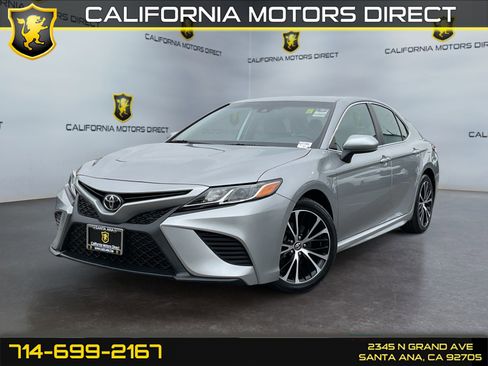 Used 2019 Toyota Camry SE w/ Carpet Mat Package FWD image 1