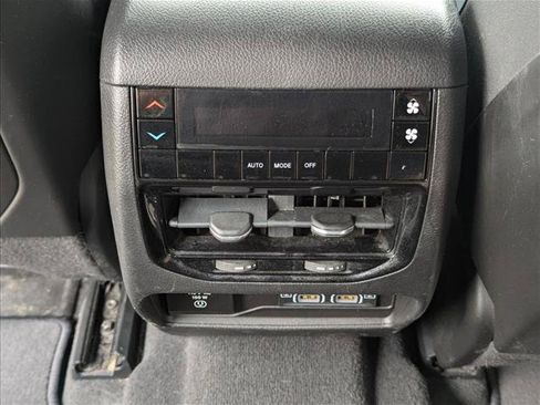 Used 2022 Jeep Grand Cherokee L Laredo AWD/4WD image 16
