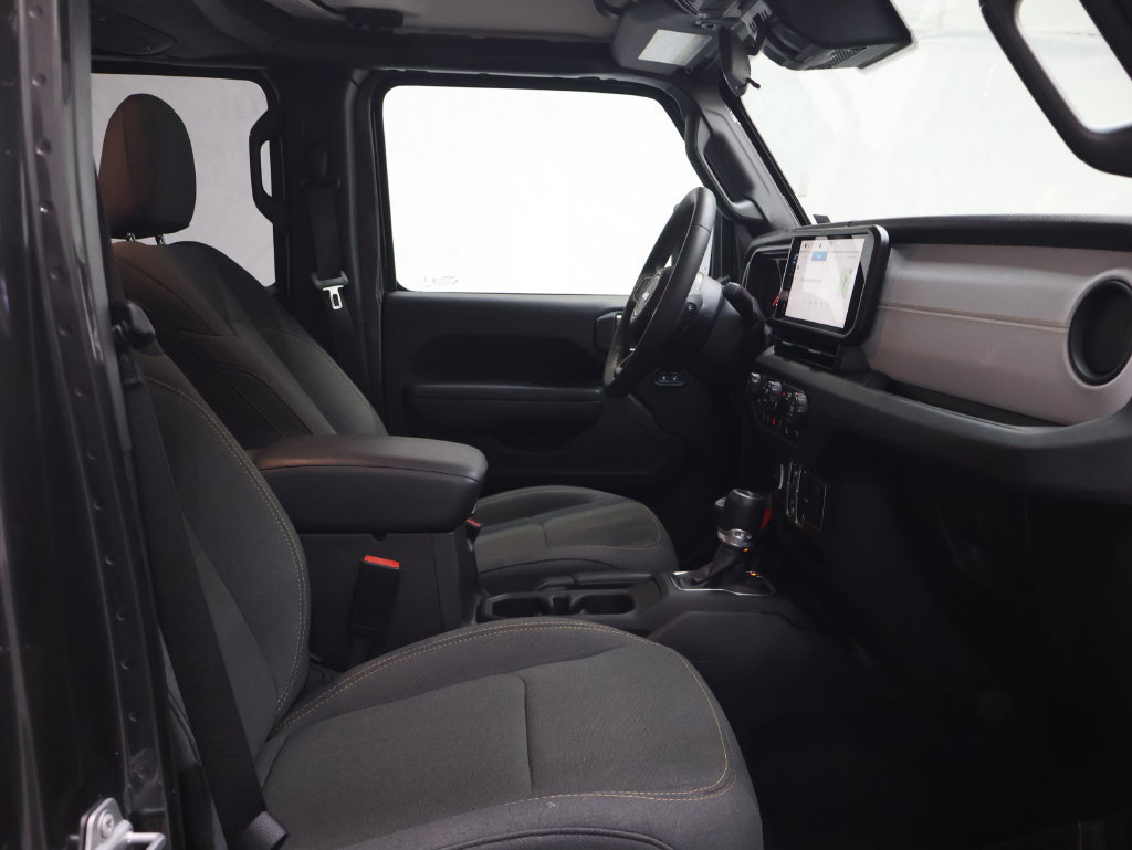 Used 2025 Jeep Gladiator Sport AWD/4WD image 9