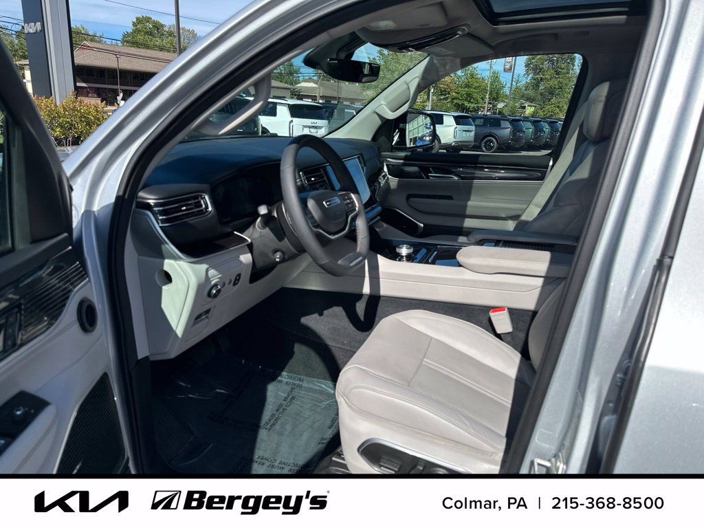 Used 2024 Jeep Wagoneer 4WD w/ Premium Group I image 10