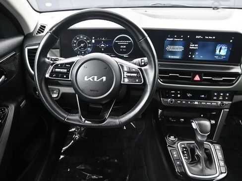 Certified 2024 Kia Seltos SX w/ SX Sunroof Package image 35