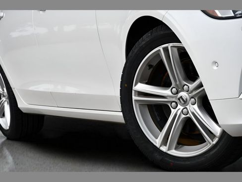 Used 2018 Volvo S90 T5 Momentum w/ Convenience Package FWD image 11