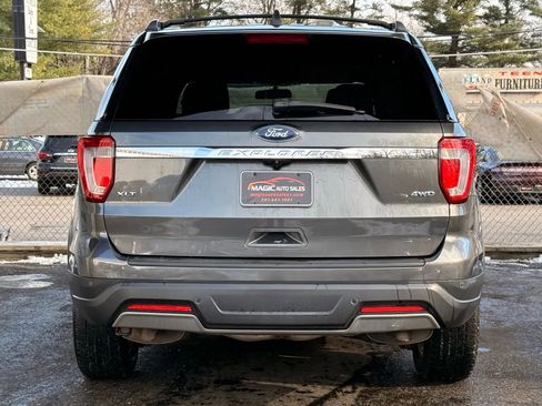 Used 2019 Ford Explorer XLT image 10