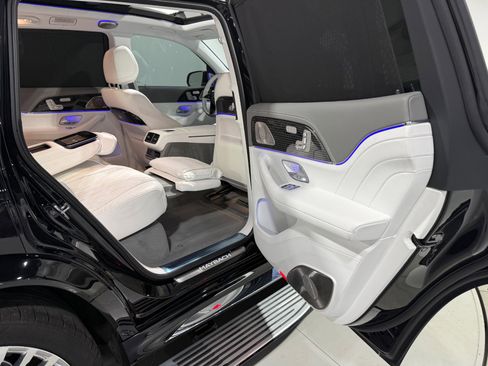 Used 2024 Mercedes-Benz Maybach GLS 600 4MATIC image 44