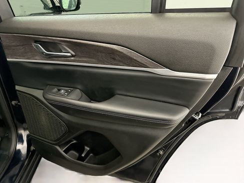 Used 2024 Jeep Grand Cherokee Limited image 32