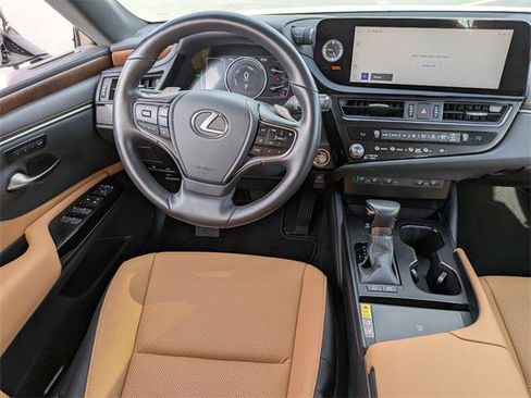 Certified 2025 Lexus ES 300h w/ Premium Package image 15