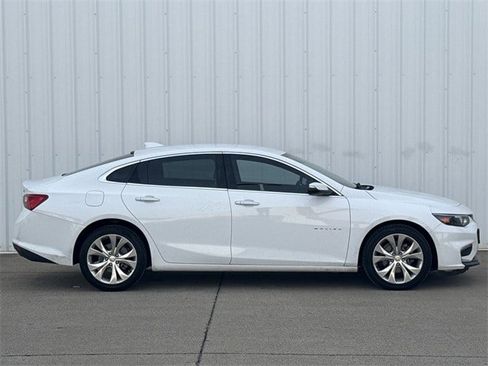 Used 2018 Chevrolet Malibu Premier image 3