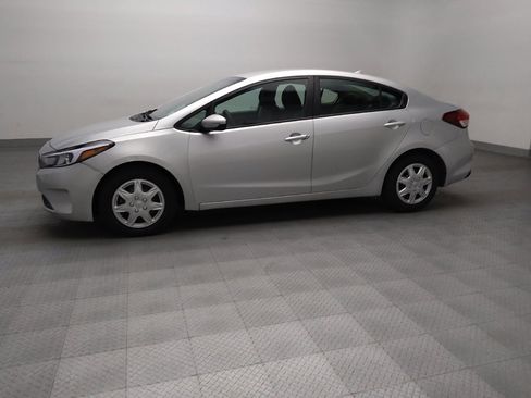 Used 2017 Kia Forte LX FWD image 2