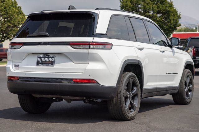 Used 2023 Jeep Grand Cherokee Altitude AWD/4WD image 40