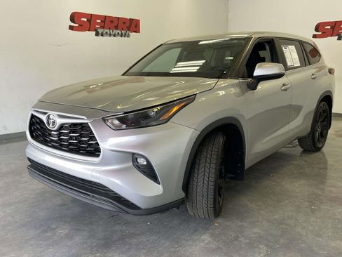 Certified 2024 Toyota Highlander LE image 4