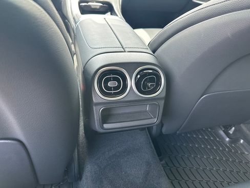 Used 2025 Mercedes-Benz C 300 Sedan image 30