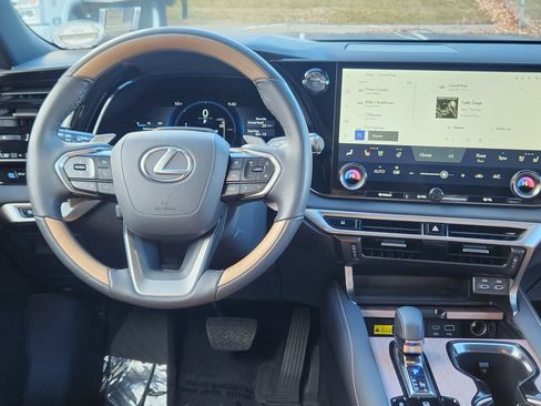 Used 2025 Lexus RX 350h image 16