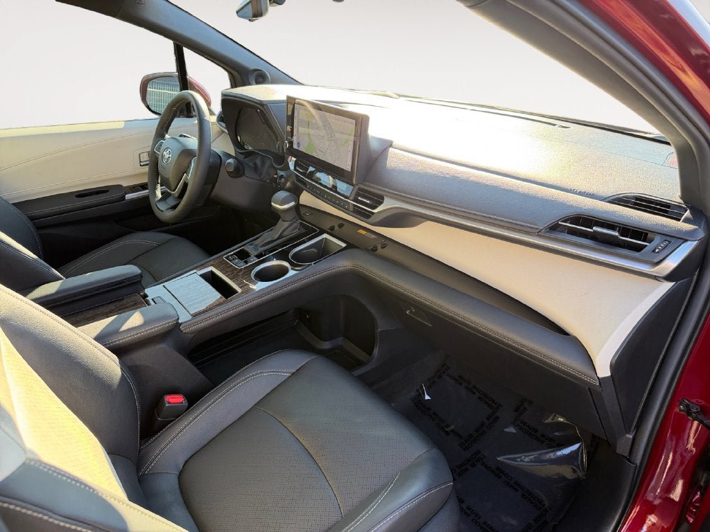 Used 2025 Toyota Sienna Platinum AWD/4WD image 27