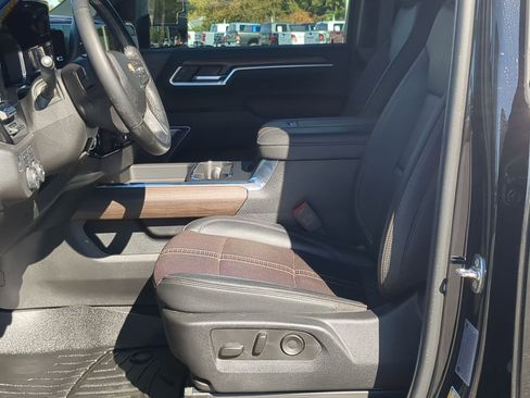 Used 2025 Chevrolet Silverado 2500 High Country w/ High Country Premium Package image 12