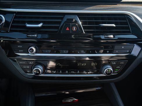 Used 2019 BMW 540i xDrive w/ M Sport Package image 32