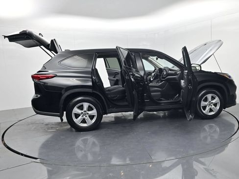 Used 2023 Toyota Highlander L FWD image 63