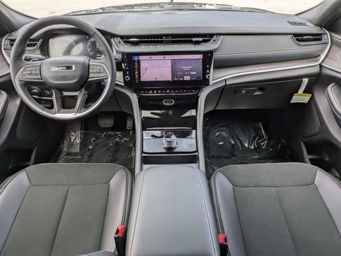 New 2026 Jeep Grand Cherokee L 2WD image 17