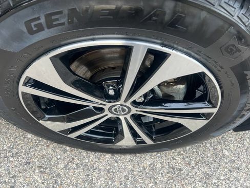 Certified 2022 Nissan Sentra SV FWD image 34