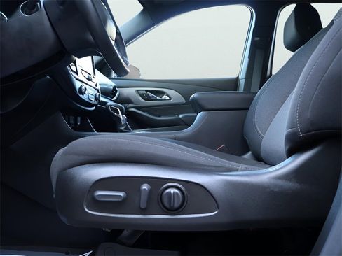 Used 2023 Chevrolet Traverse LT image 40