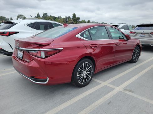Certified 2025 Lexus ES 300h w/ Premium Package FWD image 3