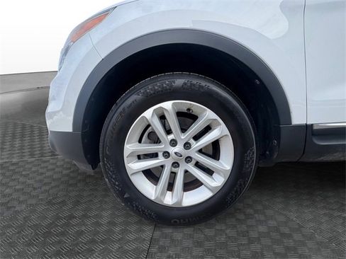 Used 2014 Ford Explorer XLT w/ Equipment Group 202A image 13