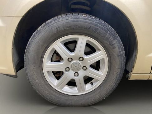 Used 2011 Chrysler Town & Country Touring w/ Entertainment Group #1 FWD image 28