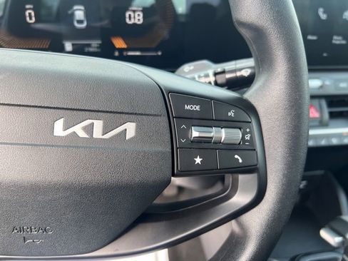 Used 2025 Kia K4 LXS image 16