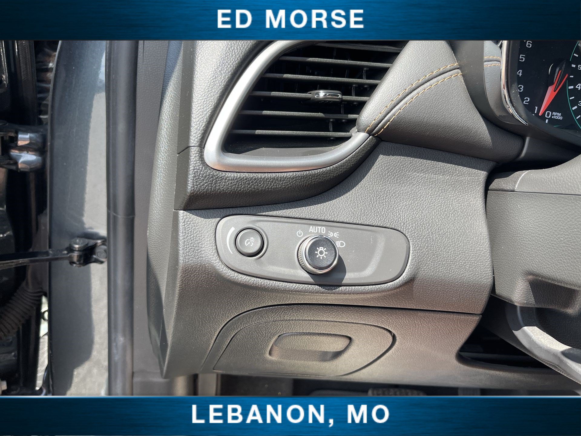 Certified 2022 Chevrolet Trax LT w/ Premium Seat Package AWD/4WD image 17