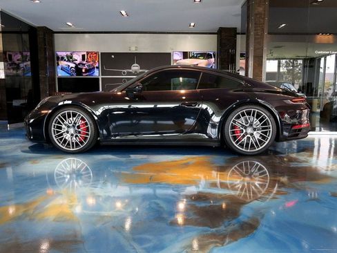Used 2024 Porsche 911 Carrera 4S AWD/4WD image 11