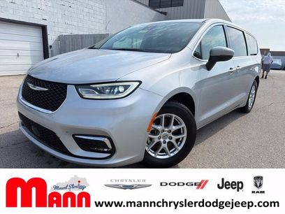 Used 2023 Chrysler Pacifica Touring-L