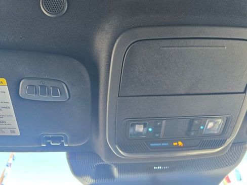 Used 2025 Ford Explorer ST-Line w/ ST-Line Street Pack image 25