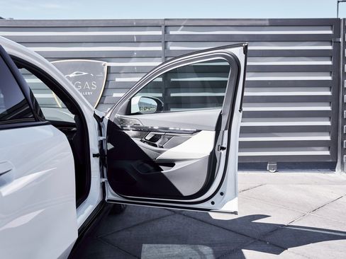 Used 2026 BMW 550e xDrive 550e xDrive image 21